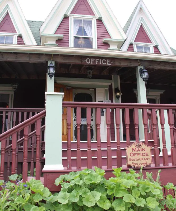 Lynwood Inn hotel hero