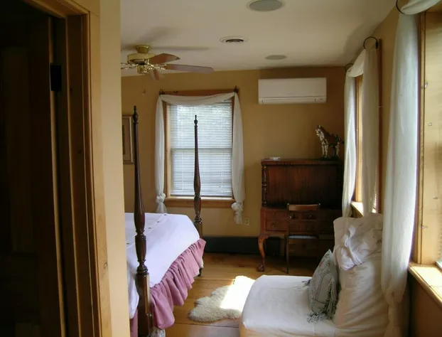 Emilyville Inn hotel detail image 2