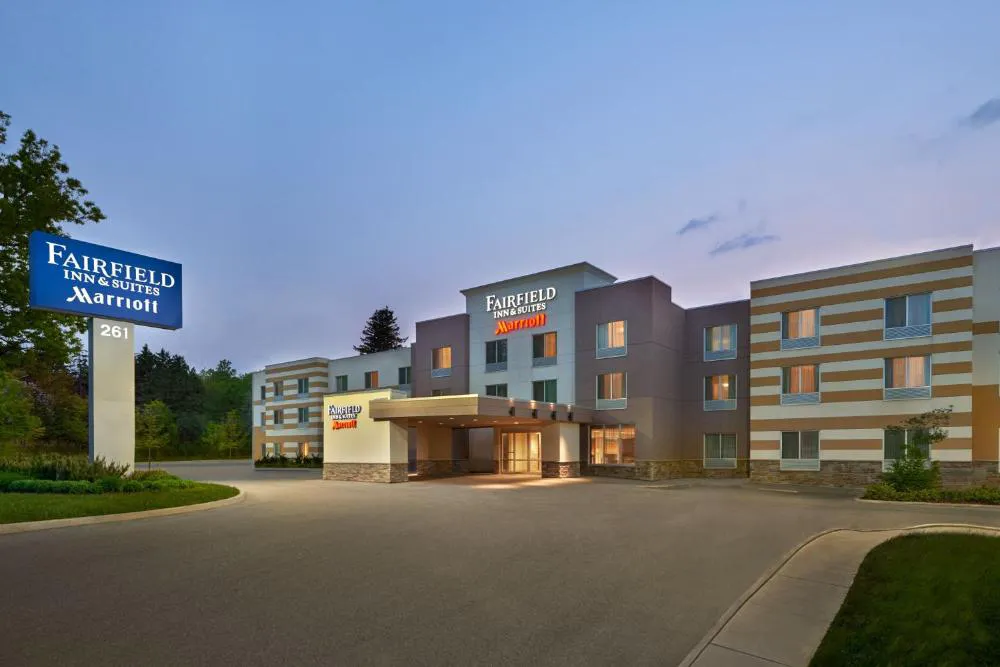 Fairfield Inn & Suites by Marriott Barrie hotel hero