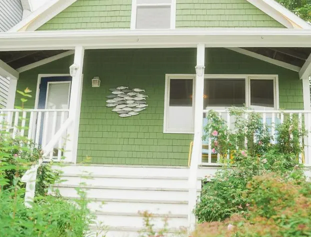 The Water's Edge Inn and Gal hotel detail image 1