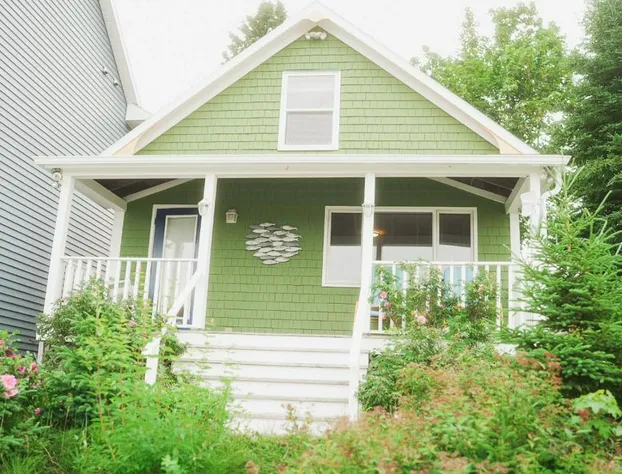 The Water's Edge Inn and Gal hotel detail image 3