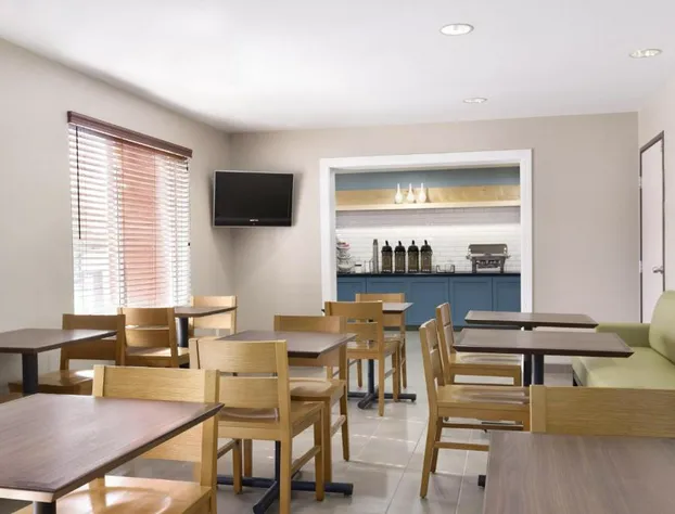 Country Inn & Suites by Radisson, Fresno North, CA hotel detail image 4