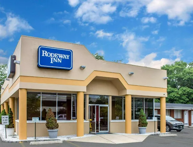 Rodeway Inn Macarthur Airport hotel detail image 1