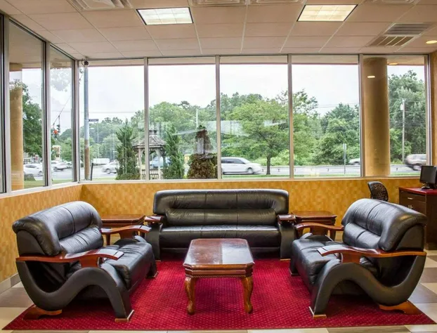 Rodeway Inn Macarthur Airport hotel detail image 3