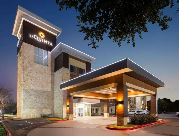 La Quinta Inn & Suites by Wyndham Austin - Cedar Park hotel detail image 1