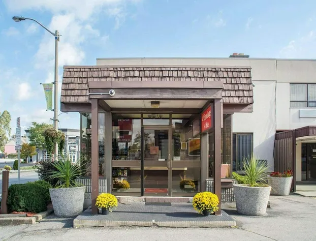 Econo Lodge By The Falls hotel detail image 1