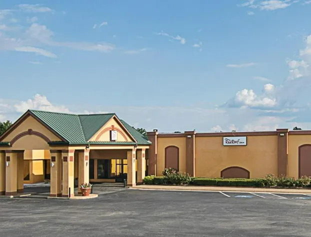 Red Roof Inn Forsyth hotel detail image 1