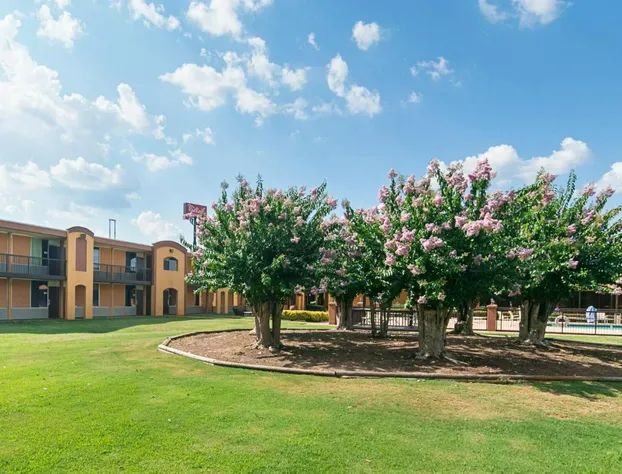 Red Roof Inn Forsyth hotel detail image 4