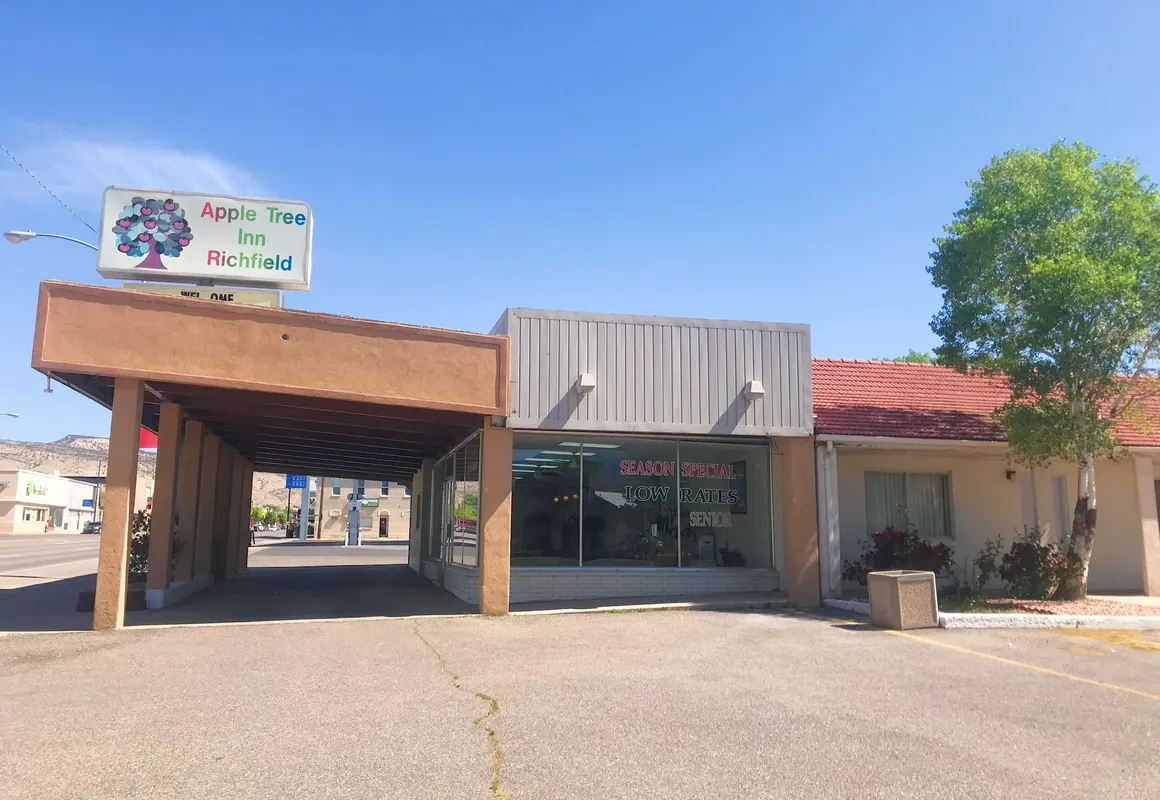 Appletree Inn hotel hero