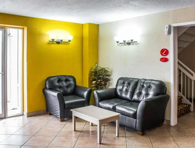 Econo Lodge Inn & Suites Walnut hotel detail image 2