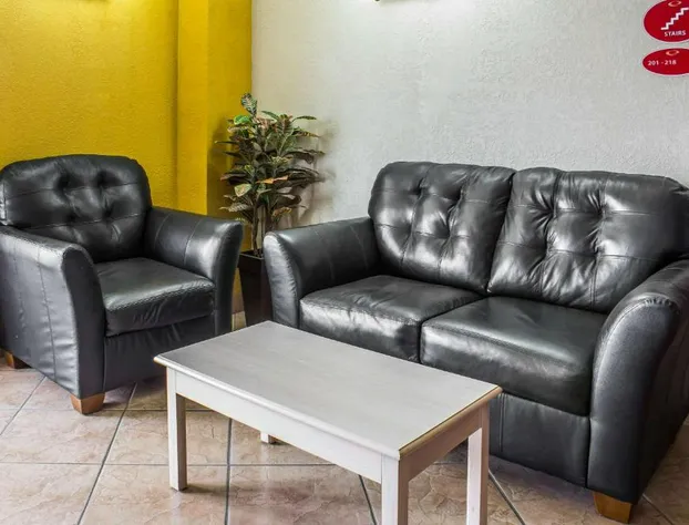 Econo Lodge Inn & Suites Walnut hotel detail image 4