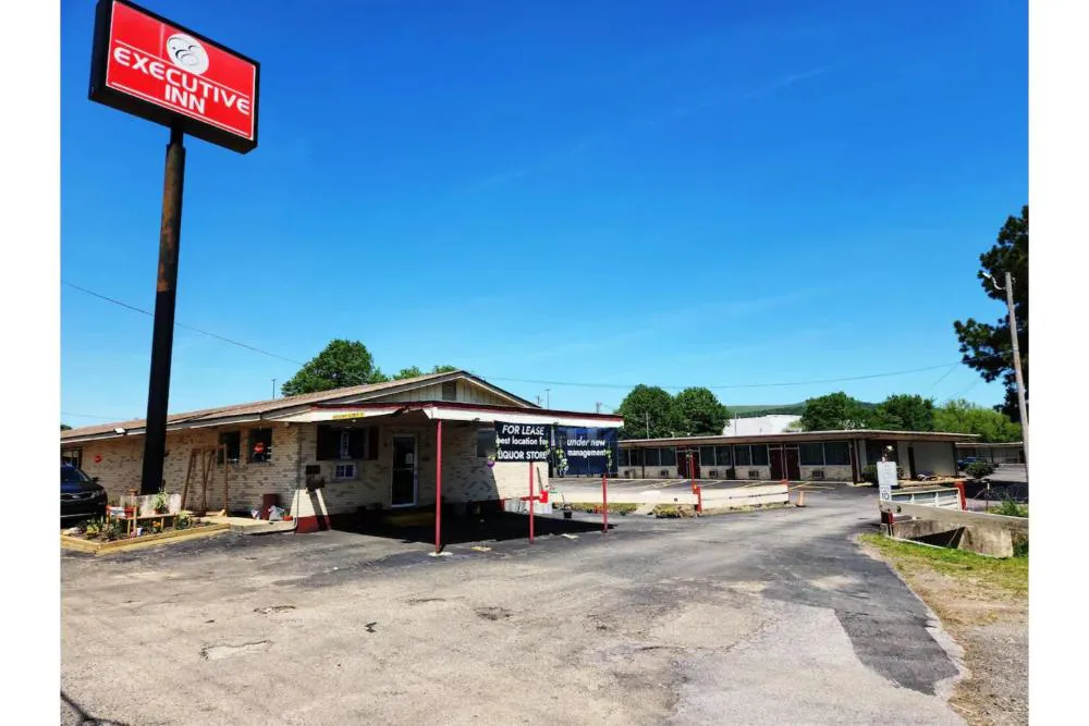 Executive Inn By OYO Queenville Mena hotel hero