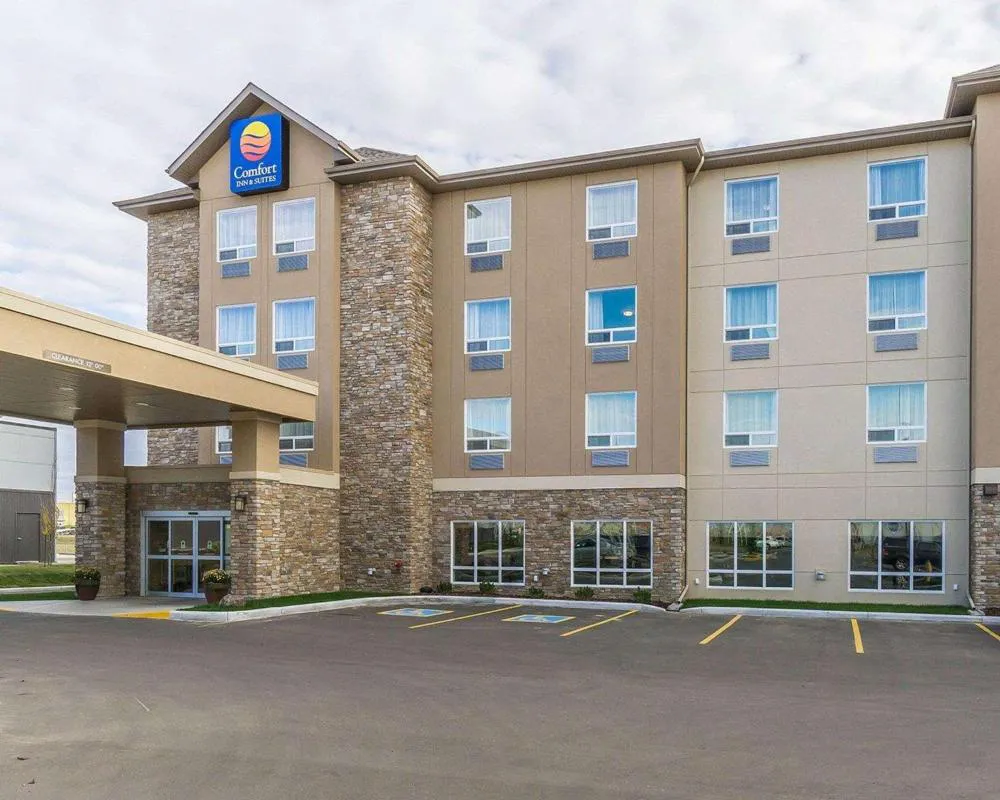 Comfort Inn & Suites Edmonton International Airport hotel hero