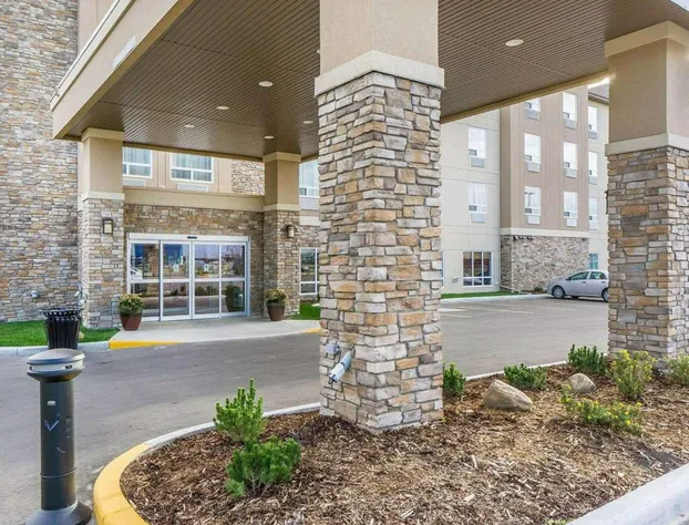 Comfort Inn & Suites Edmonton International Airport hotel detail image 2