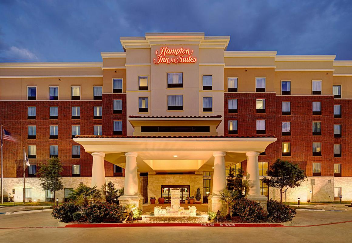 Hampton Inn & Suites Dallas/Lewisville-Vista Ridge Mall, TX hotel hero