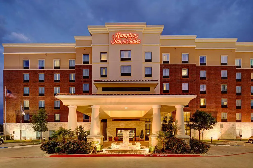 Hampton Inn & Suites Dallas/Lewisville-Vista Ridge Mall, TX hotel hero