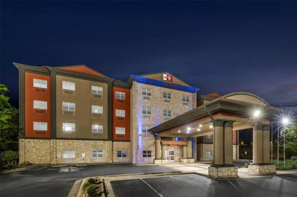 Best Western Plus JFK Inn & Suites hotel hero