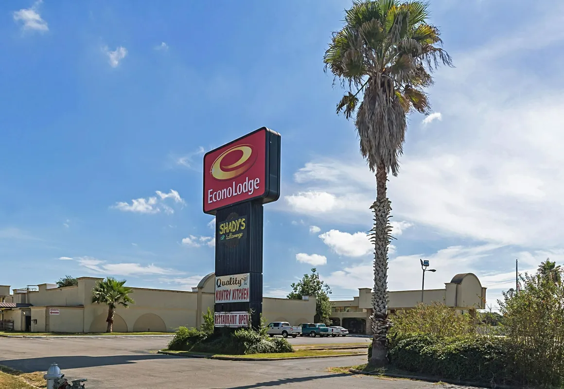 Econo Lodge Baytown hotel hero