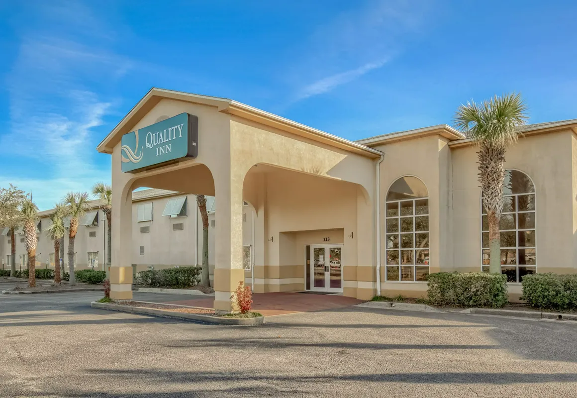 Quality Inn Gulf Shores Airport hotel hero