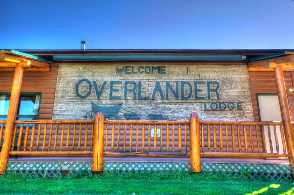 Overlander Mountain Lodge hotel hero