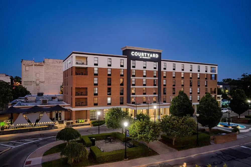 Courtyard by Marriott Springfield Downtown hotel hero