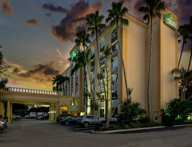 La Quinta Inn & Suites by Wyndham West Palm Beach Airport hotel detail image 3
