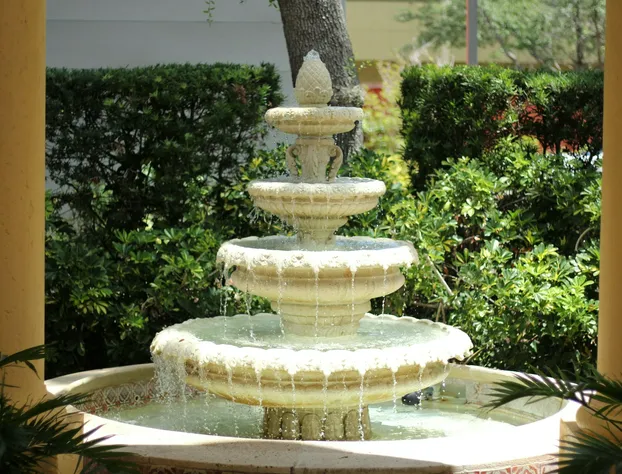 La Quinta Inn & Suites by Wyndham West Palm Beach Airport hotel detail image 1