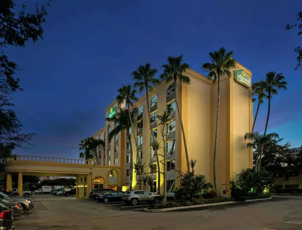 La Quinta Inn & Suites by Wyndham West Palm Beach Airport hotel detail image 3