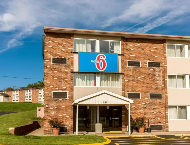 Motel 6 New Stanton, PA hotel detail image 1