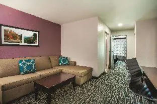 La Quinta Inn & Suites by Wyndham Russellville hotel detail image 4