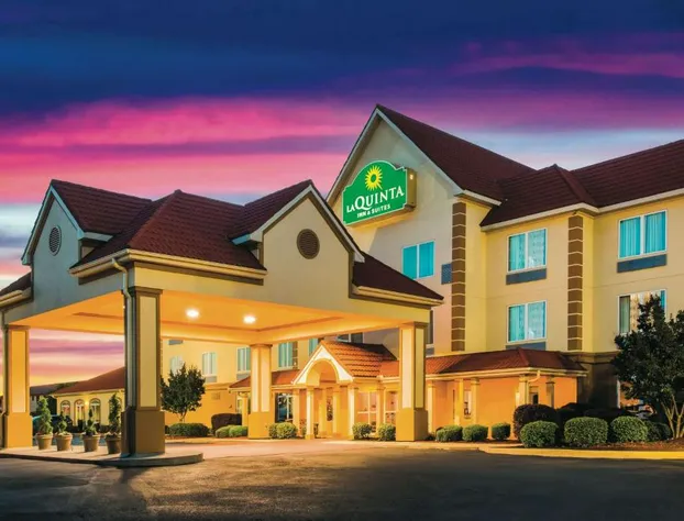 La Quinta Inn & Suites by Wyndham Russellville hotel detail image 1