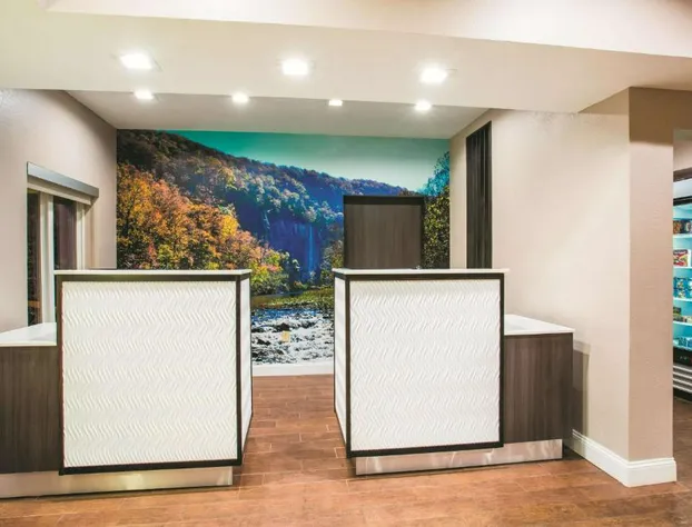 La Quinta Inn & Suites by Wyndham Russellville hotel detail image 3