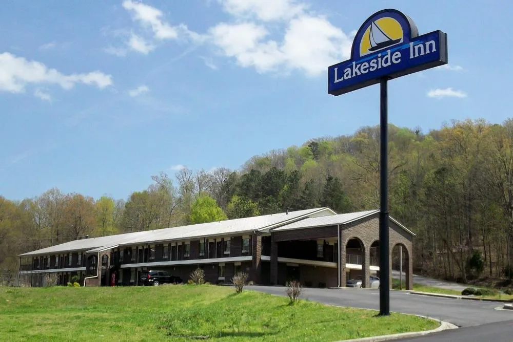 Lakeside Inn hotel hero
