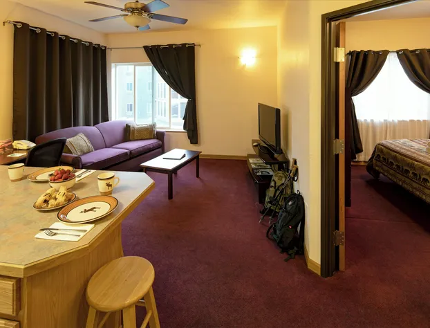 Totem Hotel and Suites hotel detail image 4