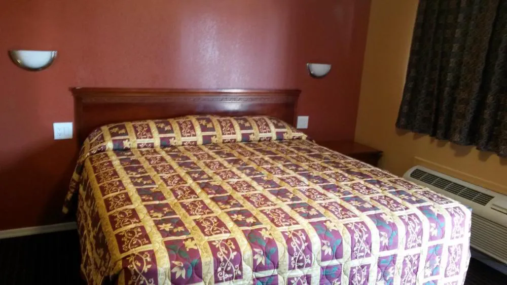 Two Palms Motel hotel hero