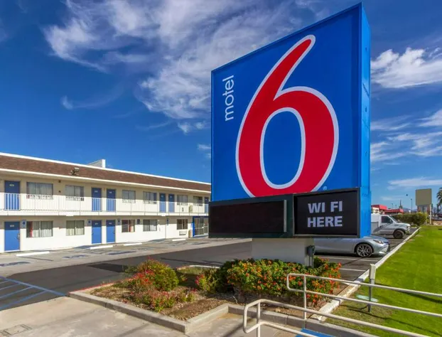 Motel 6 Phoenix North - Bell Road hotel detail image 1