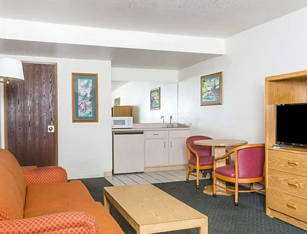 Super 8 by Wyndham Phoenix Metro North hotel detail image 1