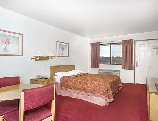 Super 8 by Wyndham Phoenix Metro North hotel detail image 3