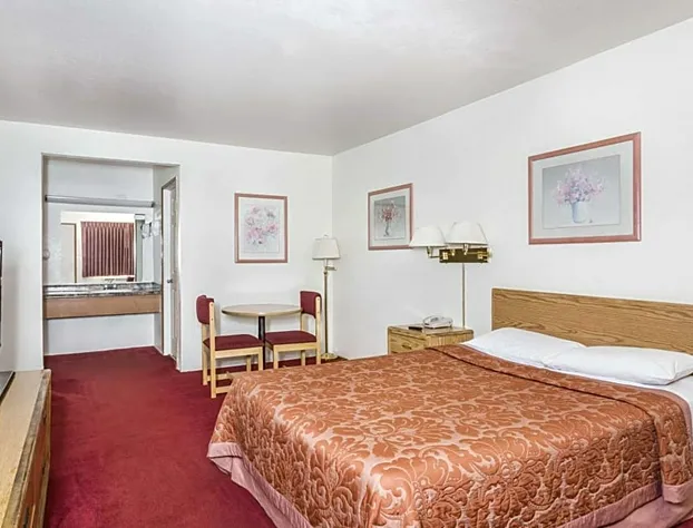 Super 8 by Wyndham Phoenix Metro North hotel detail image 4