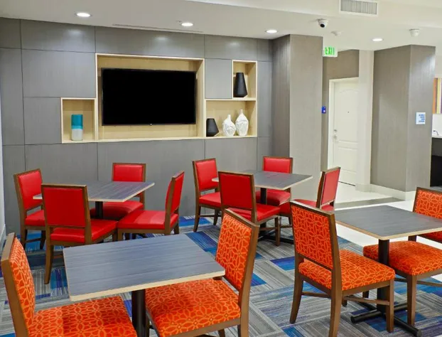 Holiday Inn Express Hotel & Suites Phoenix North Scottsdale by IHG hotel detail image 3