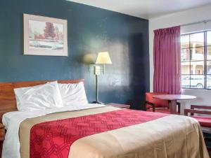 Econo Lodge University hotel detail image 1