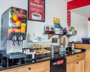 Econo Lodge University hotel detail image 2