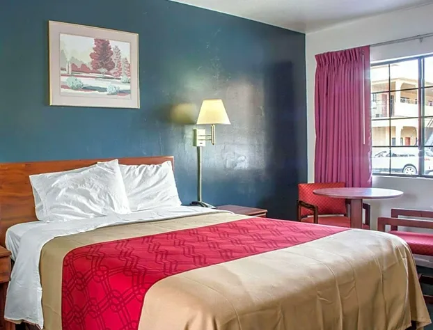 Econo Lodge University hotel detail image 3