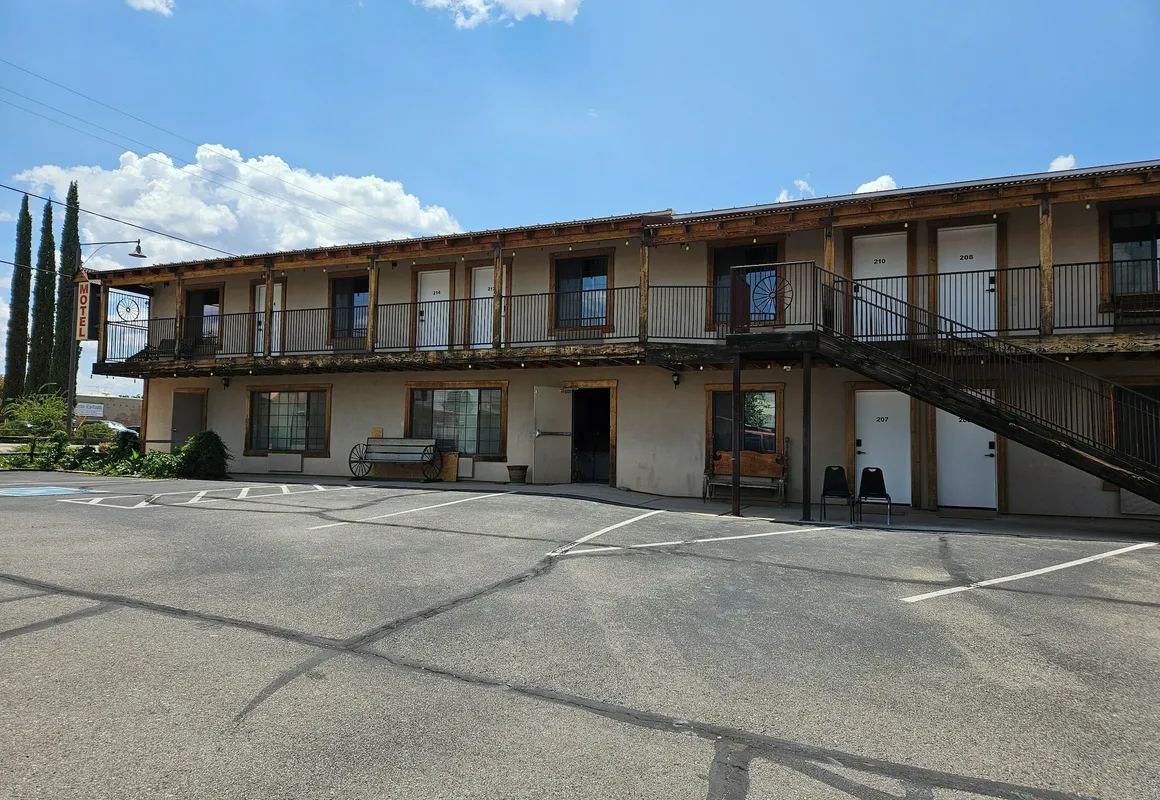 Tombstone Motel hotel hero