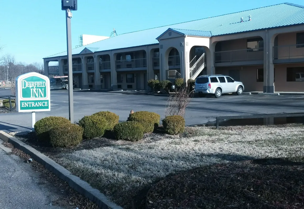 Deerfield Inn hotel hero