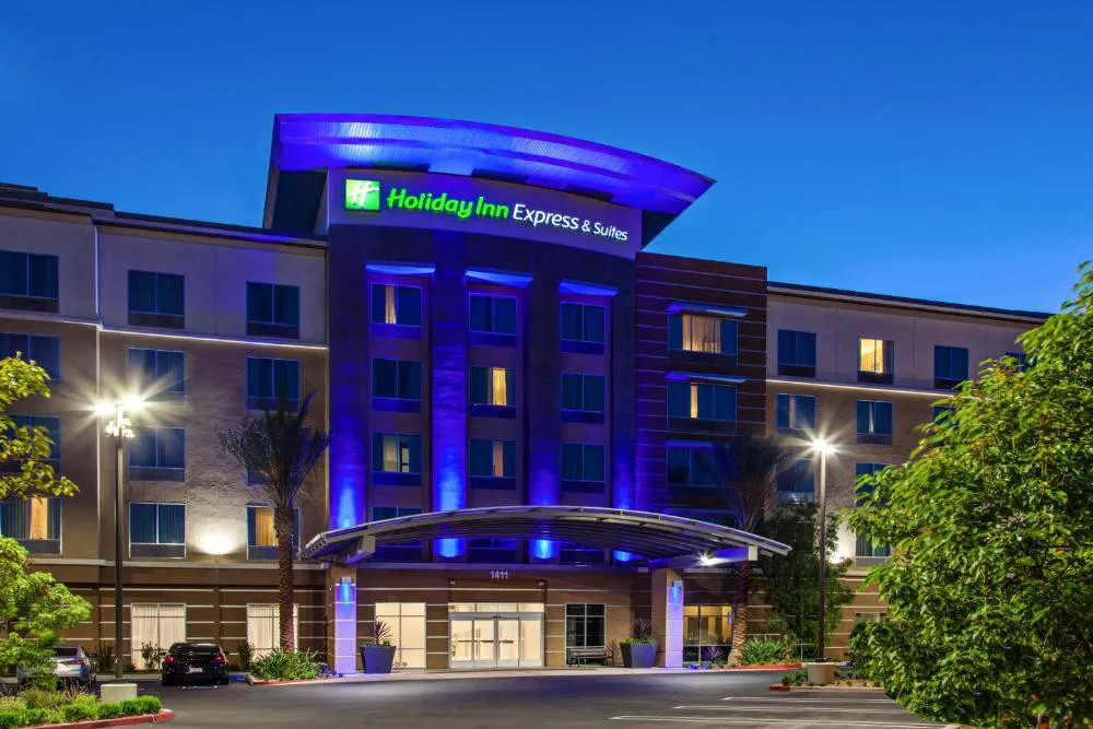 Holiday Inn Express & Suites Anaheim Resort Area by IHG hotel hero
