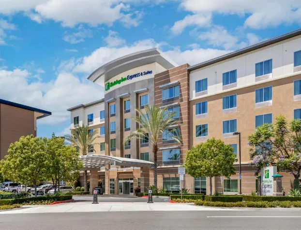 Holiday Inn Express & Suites Anaheim Resort Area by IHG hotel detail image 3