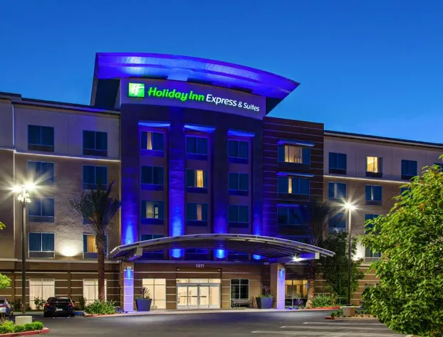 Holiday Inn Express & Suites Anaheim Resort Area by IHG hotel detail image 1