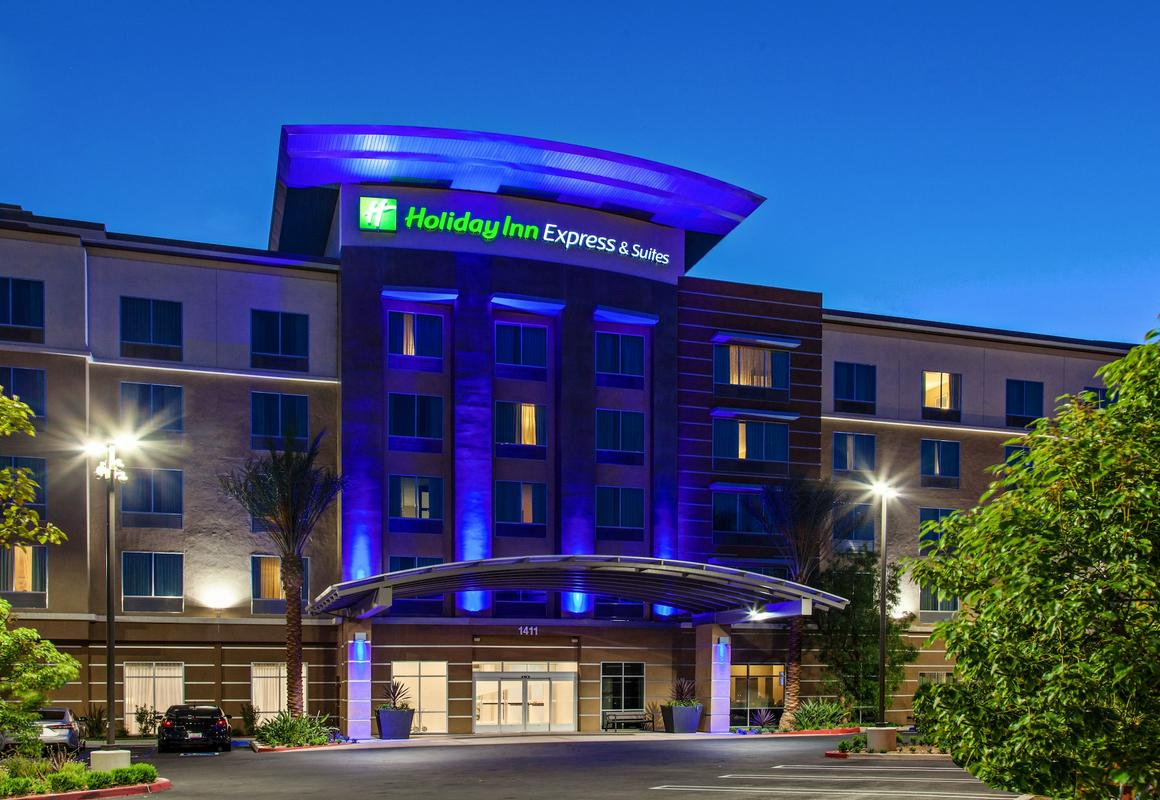 Holiday Inn Express & Suites Anaheim Resort Area, an IHG Hotel hotel hero
