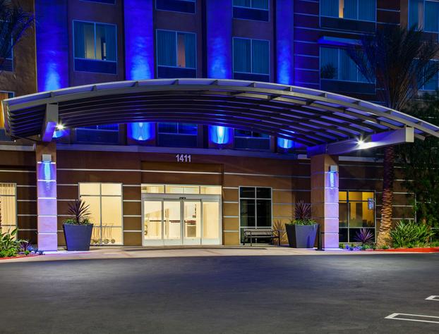 Holiday Inn Express & Suites Anaheim Resort Area, an IHG Hotel hotel detail image 1